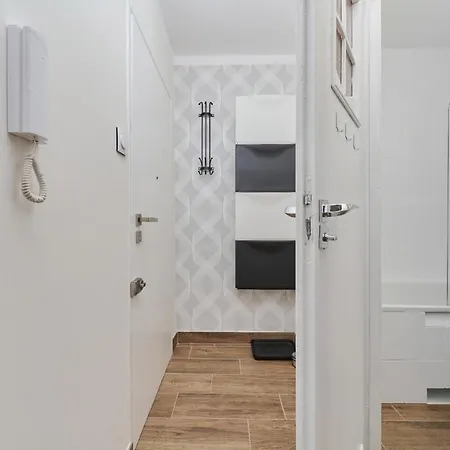 Apartment Beautiful & Bright Krynicka For 3 Guests By Renters *