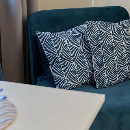 Beautiful & Bright Krynicka For 3 Guests By Renters 아파트 *