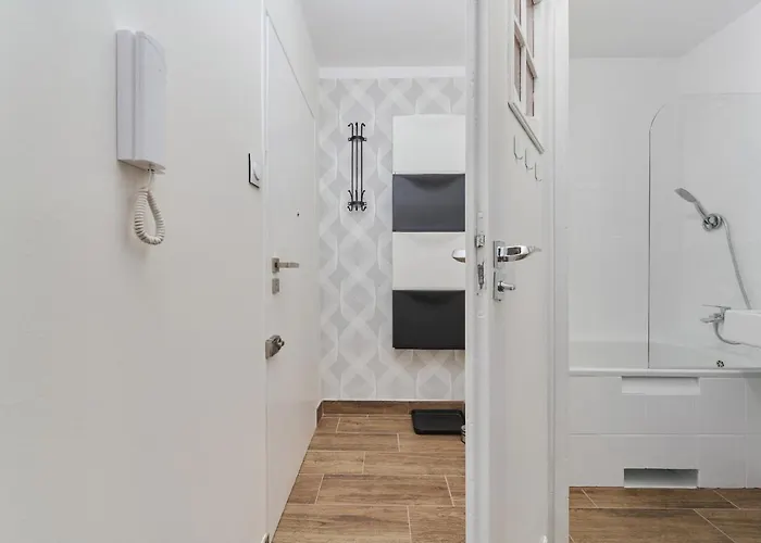 Apartment Beautiful & Bright Krynicka For 3 Guests By Renters *